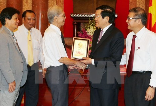 Президент СРВ Чыонг Тан Шанг встретился с опытными кадровыми работниками Народного суда - ảnh 1